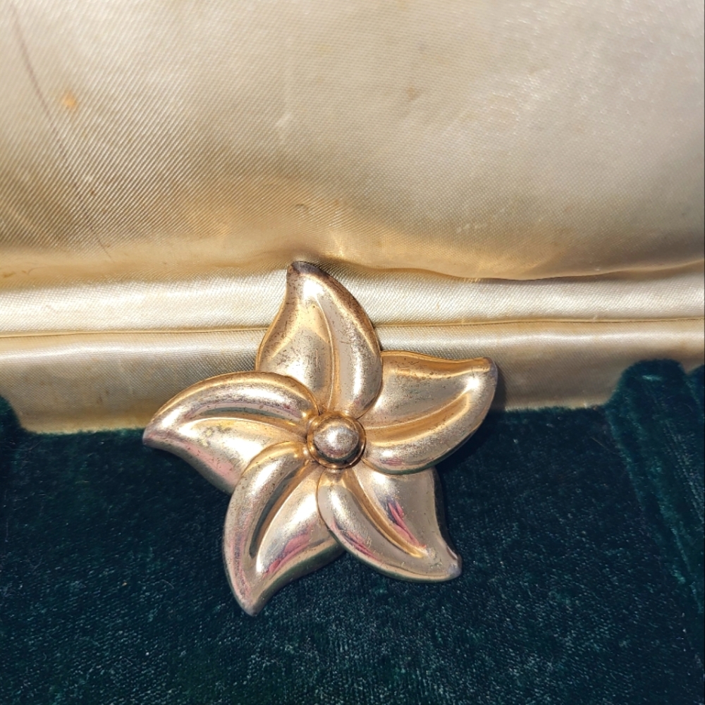 P2. Vintage NAPIER signed Sterling Silver 925 Flower Brooch, Floral, Gold 2.5x2"